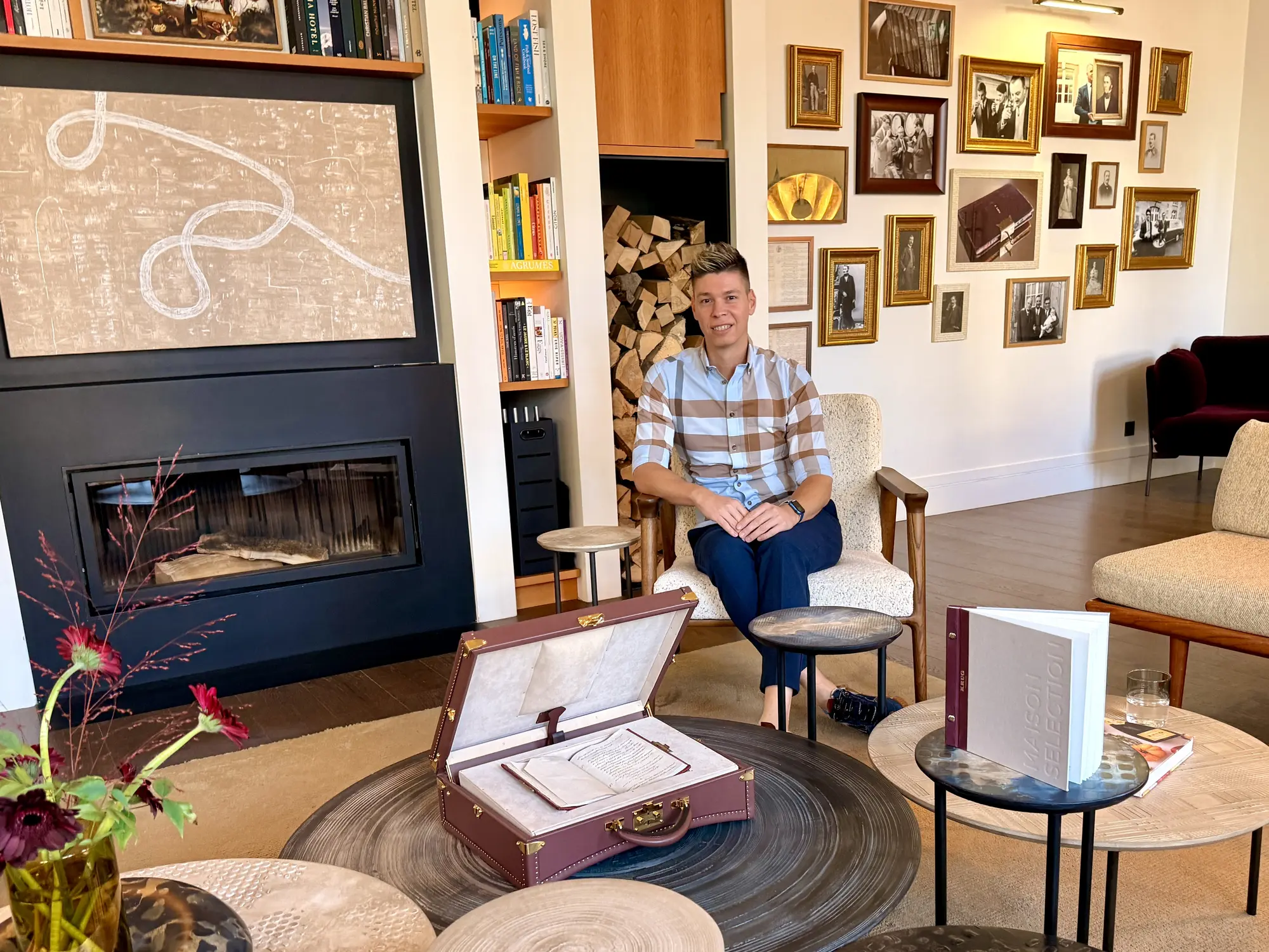 Mate Hajdu in an interior presenting the story of Krug
