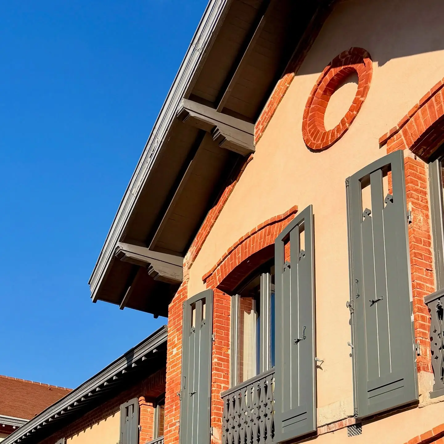 The sunlit façade of Domaine du Chalet